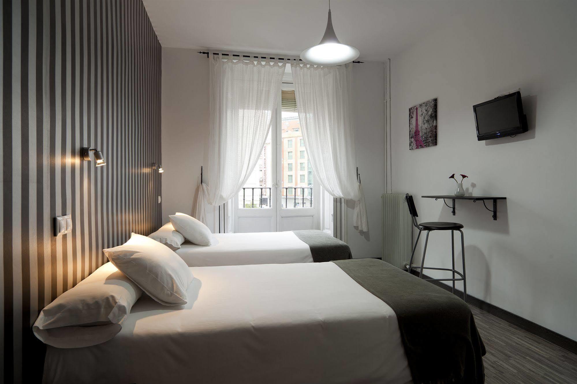 Hostal Gala Madrid Buitenkant foto